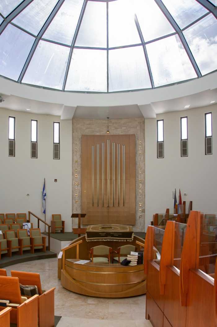 Shaarei Tsedek Chabad of Curacao interior view of the synagogue.