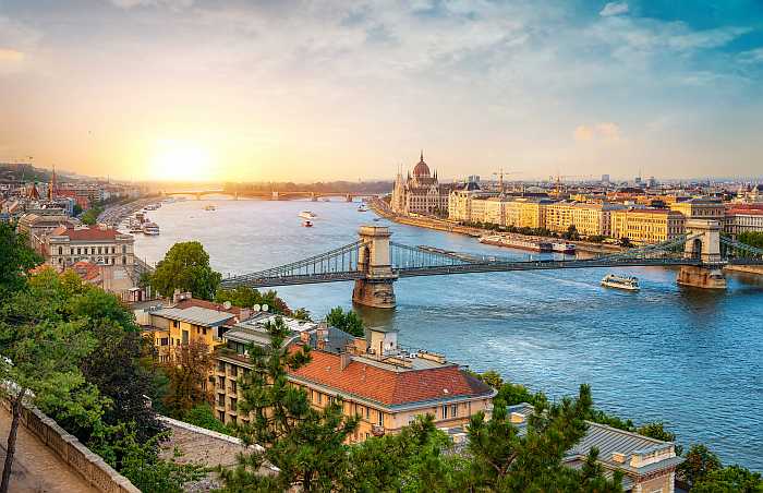 Guide to kosher summer vacation in Budapest.